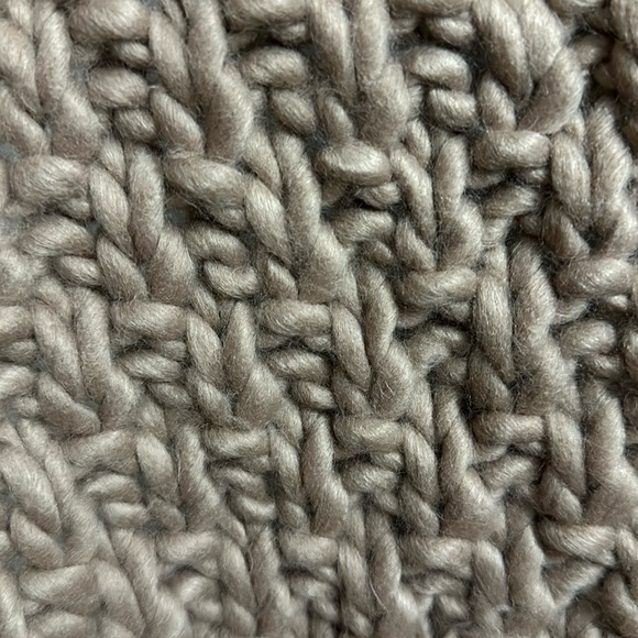 *New With Tags* Knit Scarf - Picture 3 of 3